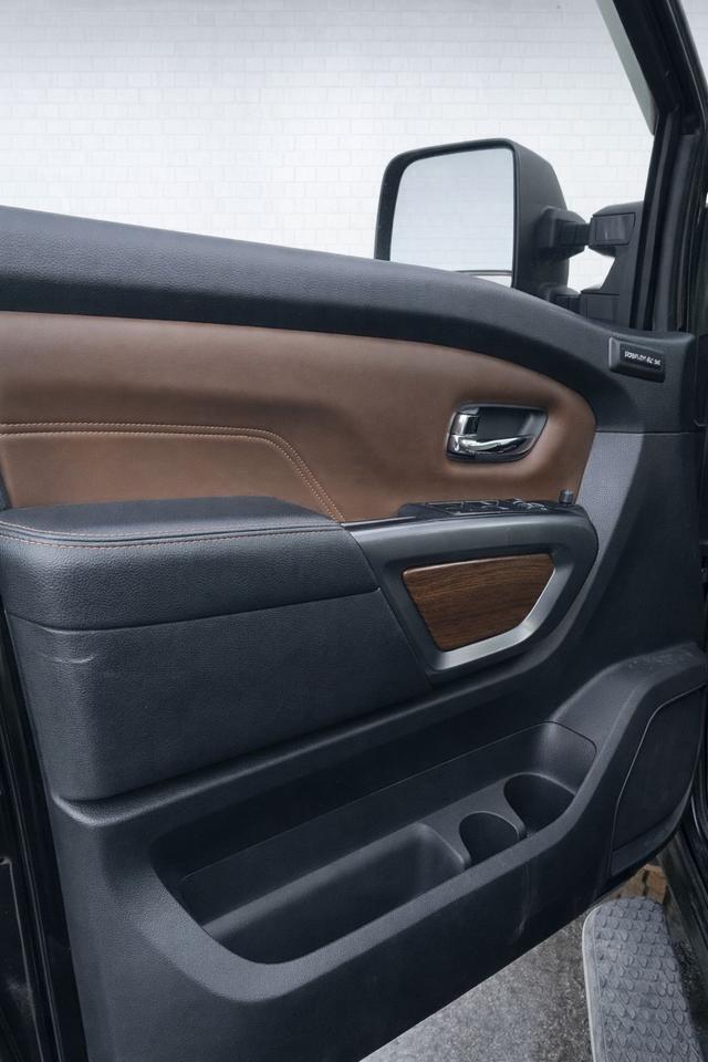 2016 Nissan Titan Platinum Reserve Diesel Photo