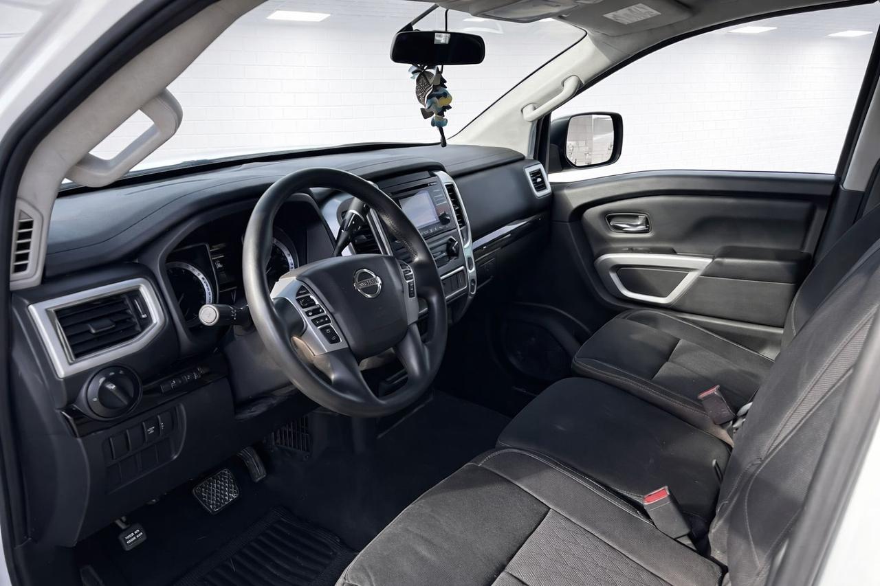 2018 Nissan Titan 4x4 Crew Cab SV 5.6L V8 Photo