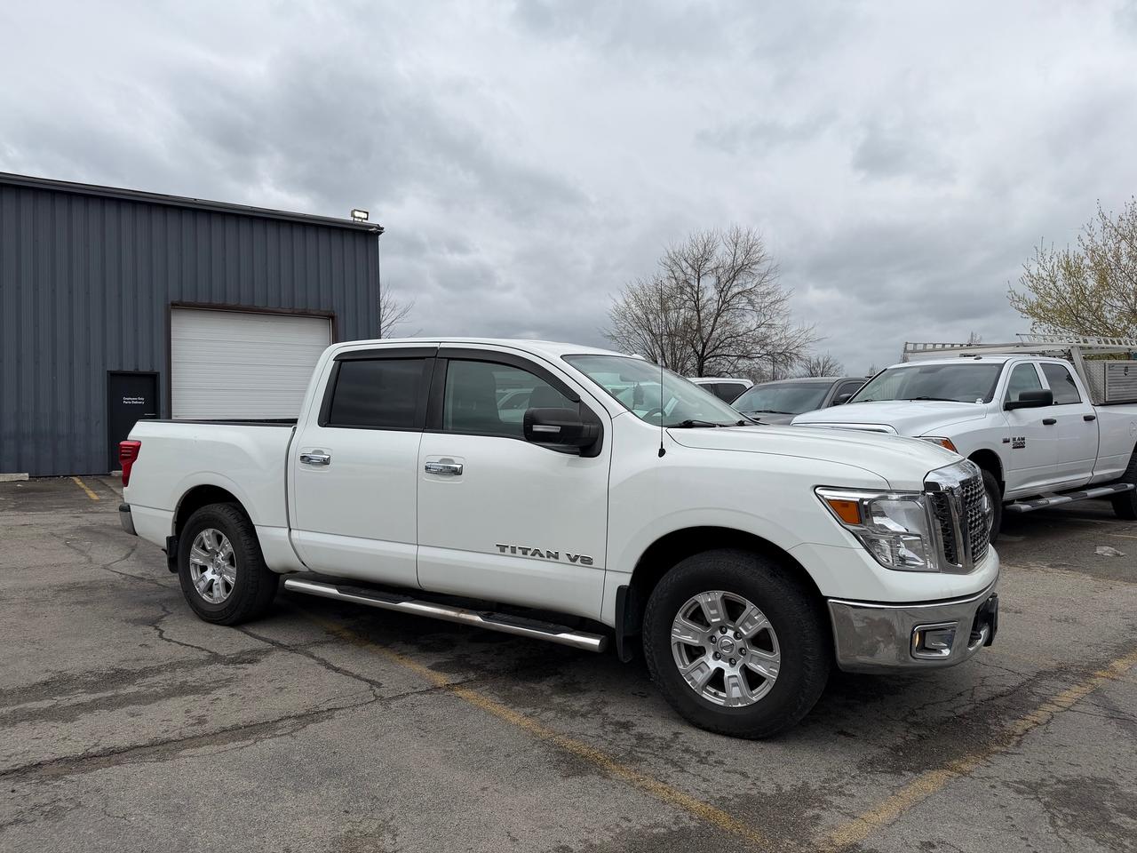 2018 Nissan Titan SV 2 Yr Warranty 5.6L V8 Gas Photo3