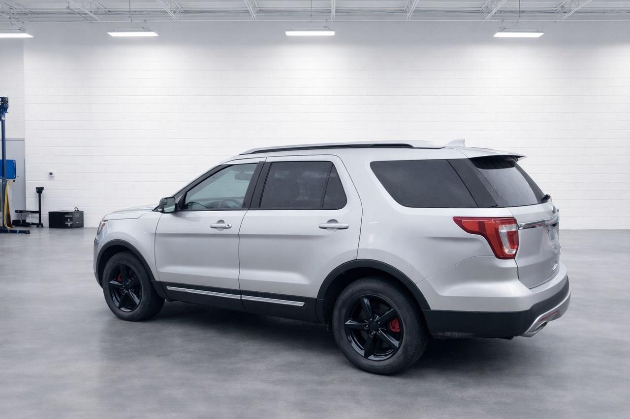 2016 Ford Explorer XLT 4WD 3.5L V6 Photo3