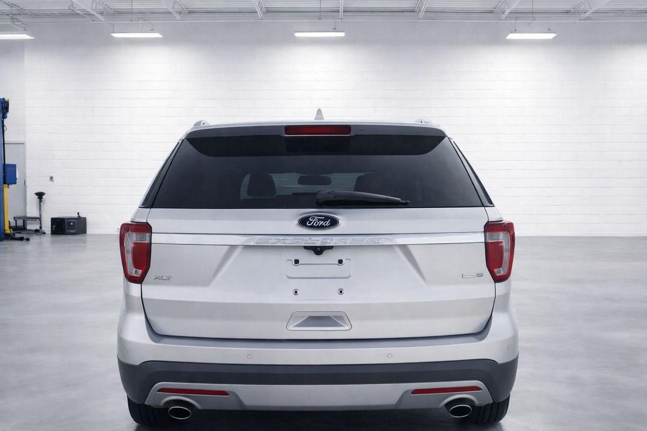 2016 Ford Explorer XLT 4WD 3.5L V6 Photo4