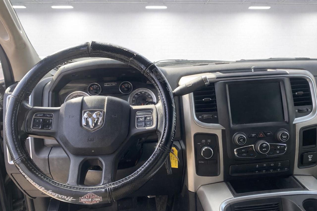 2016 RAM 2500 SLT Diesel 4WD Crew Cab 149" Photo