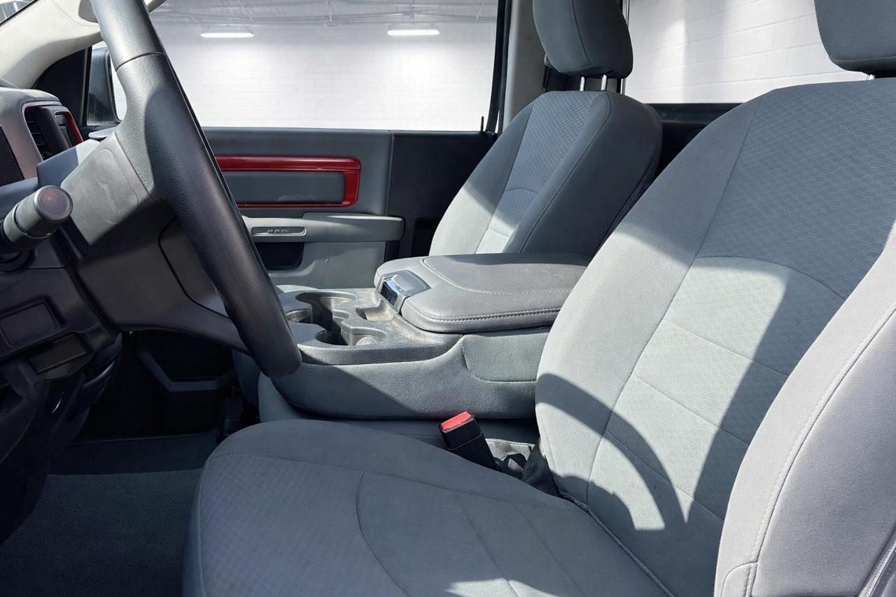 2019 RAM 1500 Classic Express Reg Cab 6.4' Box Photo