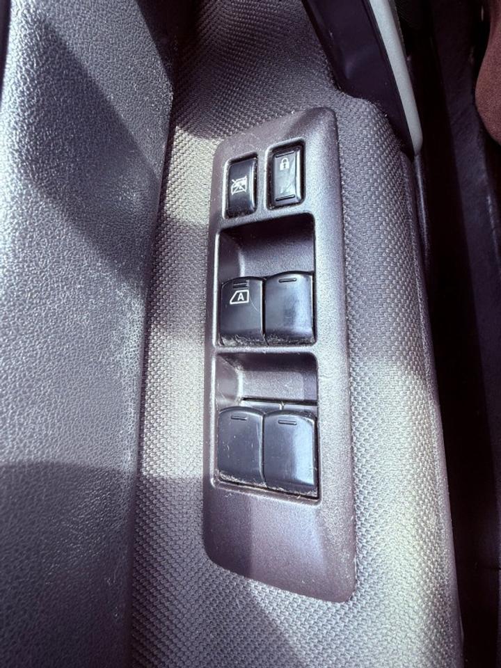 2013 Nissan Rogue S 4dr Front-wheel Drive CVT Photo