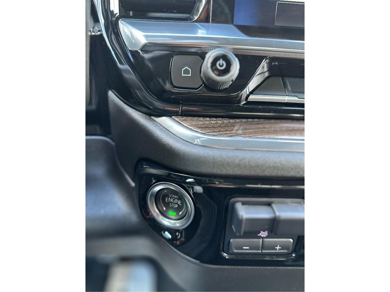 2025 Chevrolet Silverado 1500 LT Crew Cab Photo