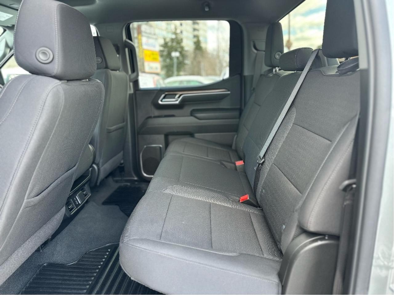 2025 Chevrolet Silverado 1500 LT Crew Cab Photo