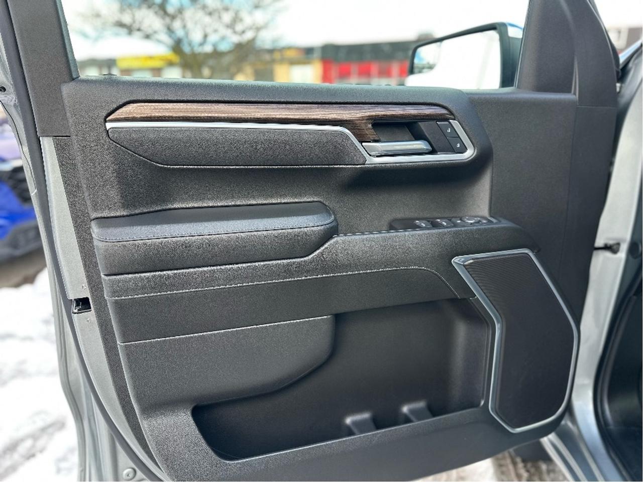 2025 Chevrolet Silverado 1500 LT Crew Cab Photo