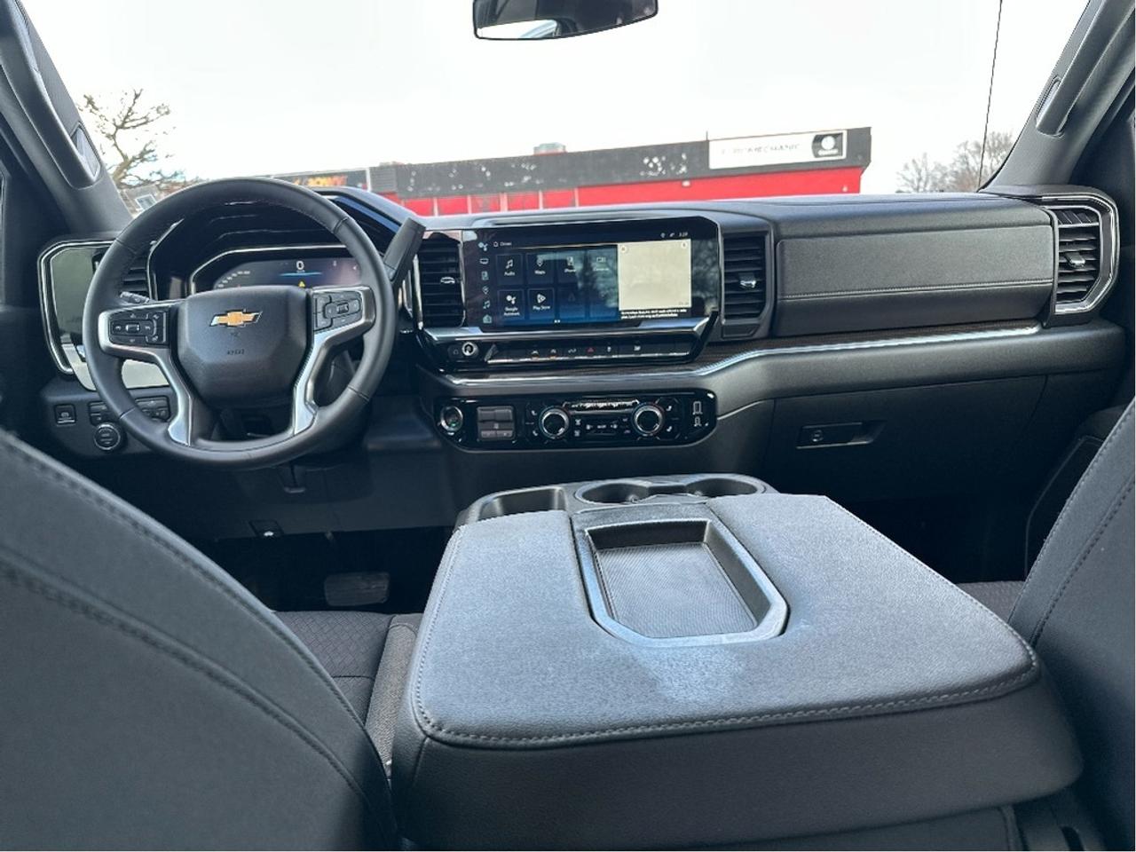 2025 Chevrolet Silverado 1500 LT Crew Cab Photo