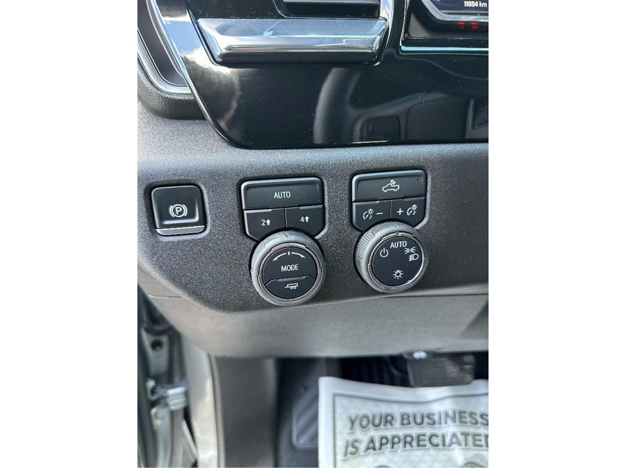 2025 Chevrolet Silverado 1500 LT Crew Cab Photo