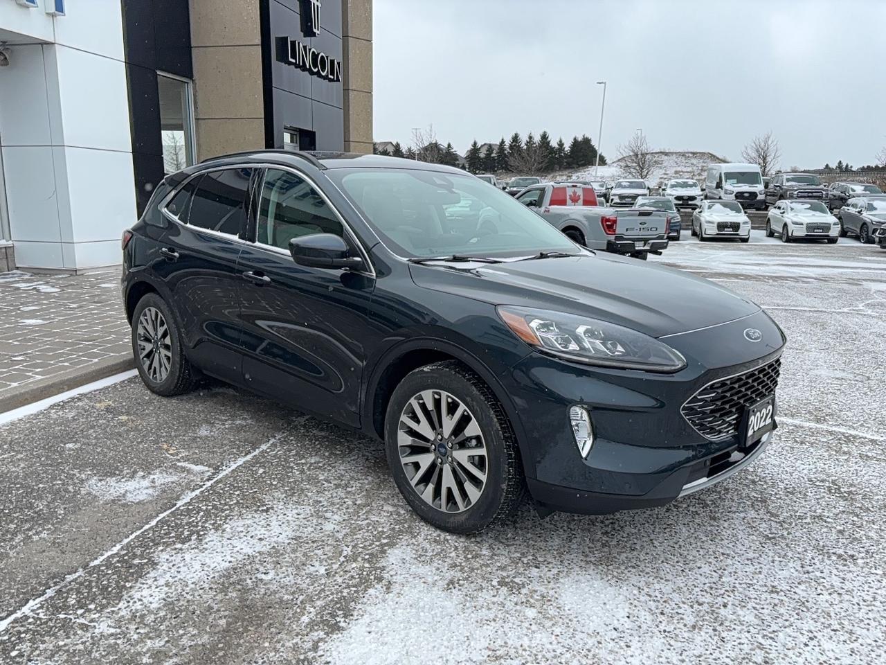 2022 Ford Escape LOCAL TRADE! LOADED TITANIUM HYBRID! LOW KM'S! Photo