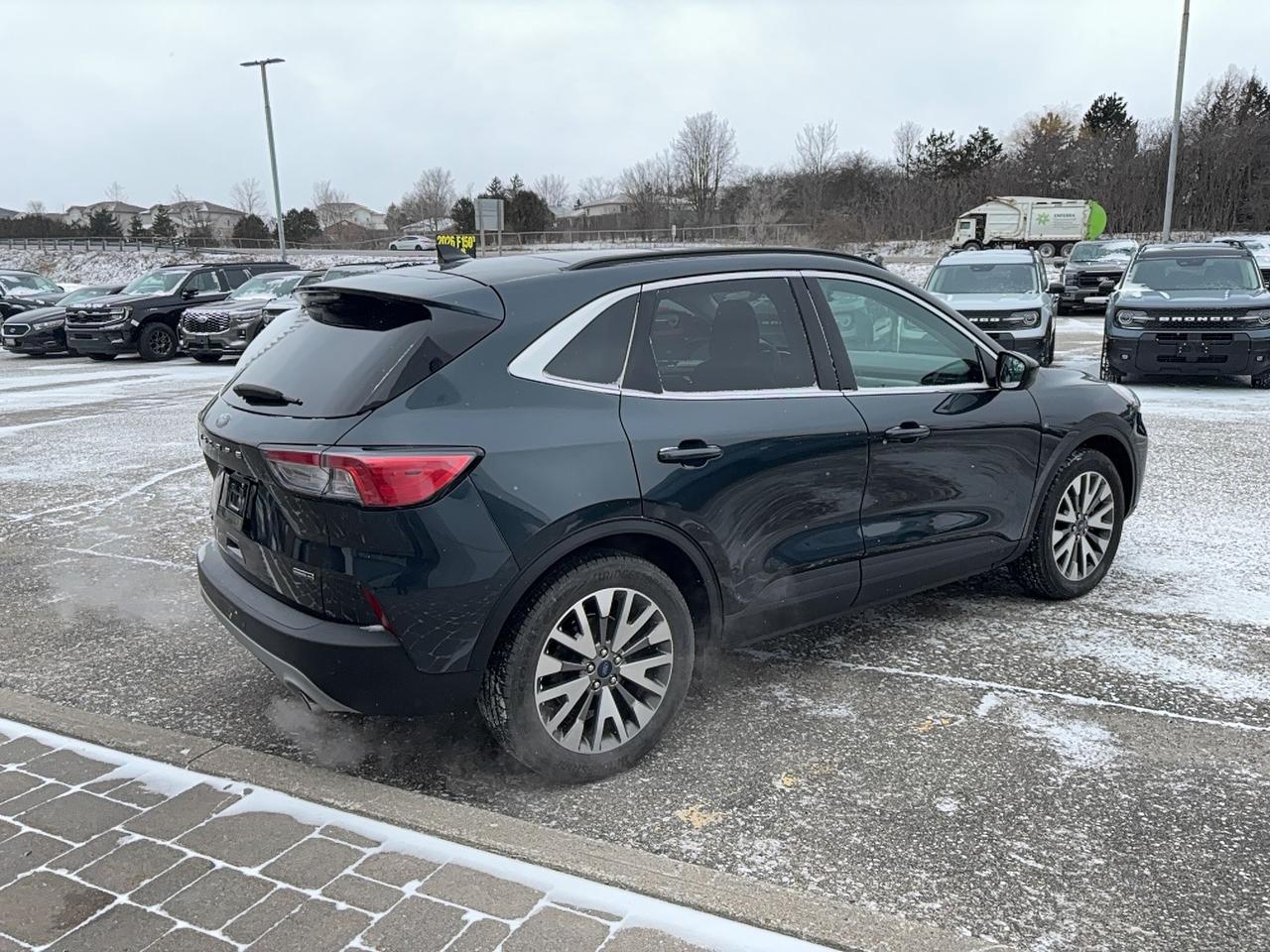 2022 Ford Escape LOCAL TRADE! LOADED TITANIUM HYBRID! LOW KM'S! Photo