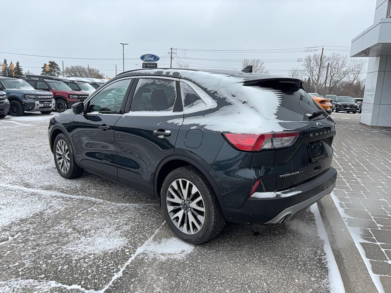 2022 Ford Escape LOCAL TRADE! LOADED TITANIUM HYBRID! LOW KM'S! Photo