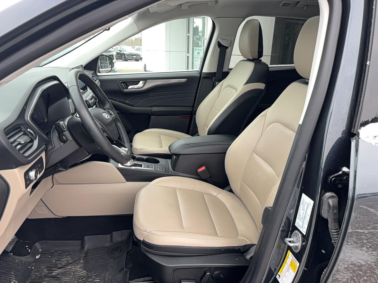 2022 Ford Escape LOCAL TRADE! LOADED TITANIUM HYBRID! LOW KM'S! Photo