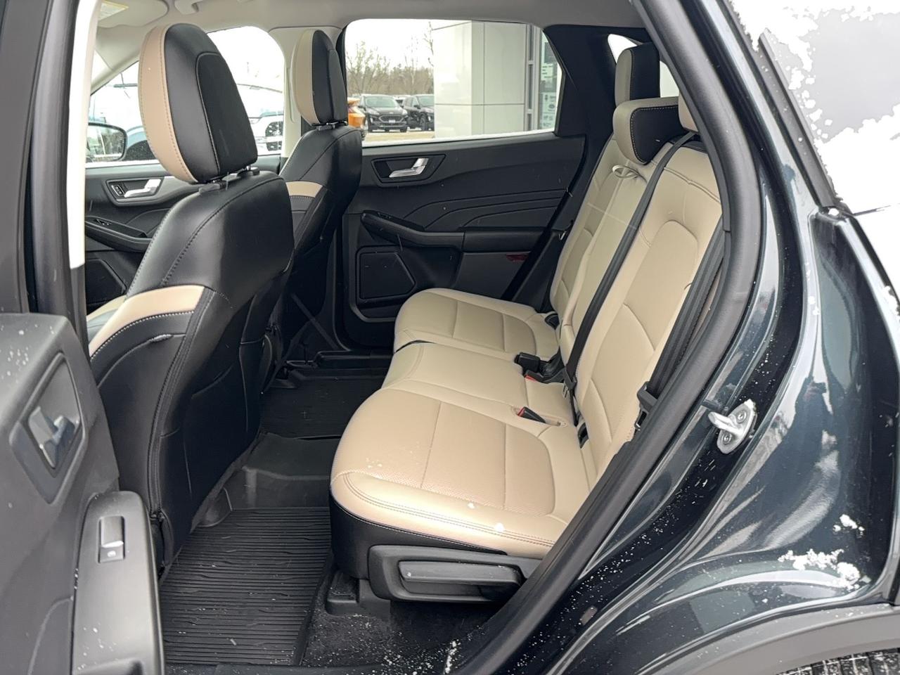 2022 Ford Escape LOCAL TRADE! LOADED TITANIUM HYBRID! LOW KM'S! Photo