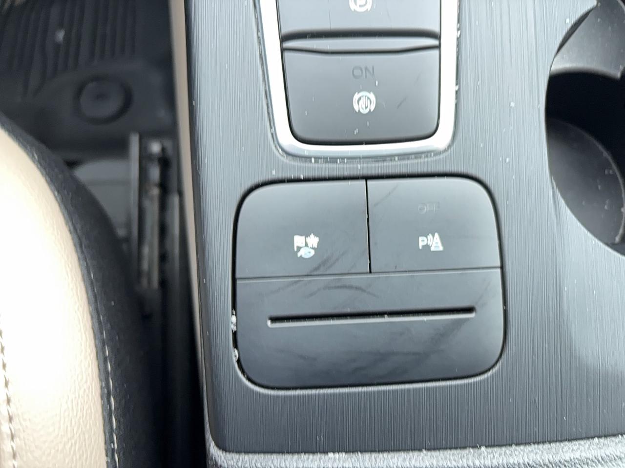 2022 Ford Escape LOCAL TRADE! LOADED TITANIUM HYBRID! LOW KM'S! Photo