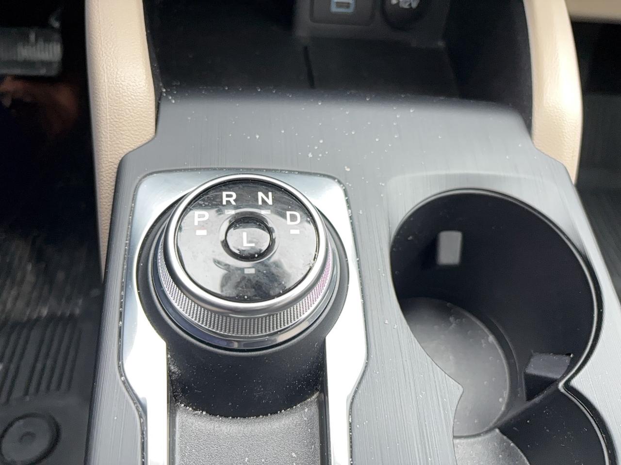 2022 Ford Escape LOCAL TRADE! LOADED TITANIUM HYBRID! LOW KM'S! Photo