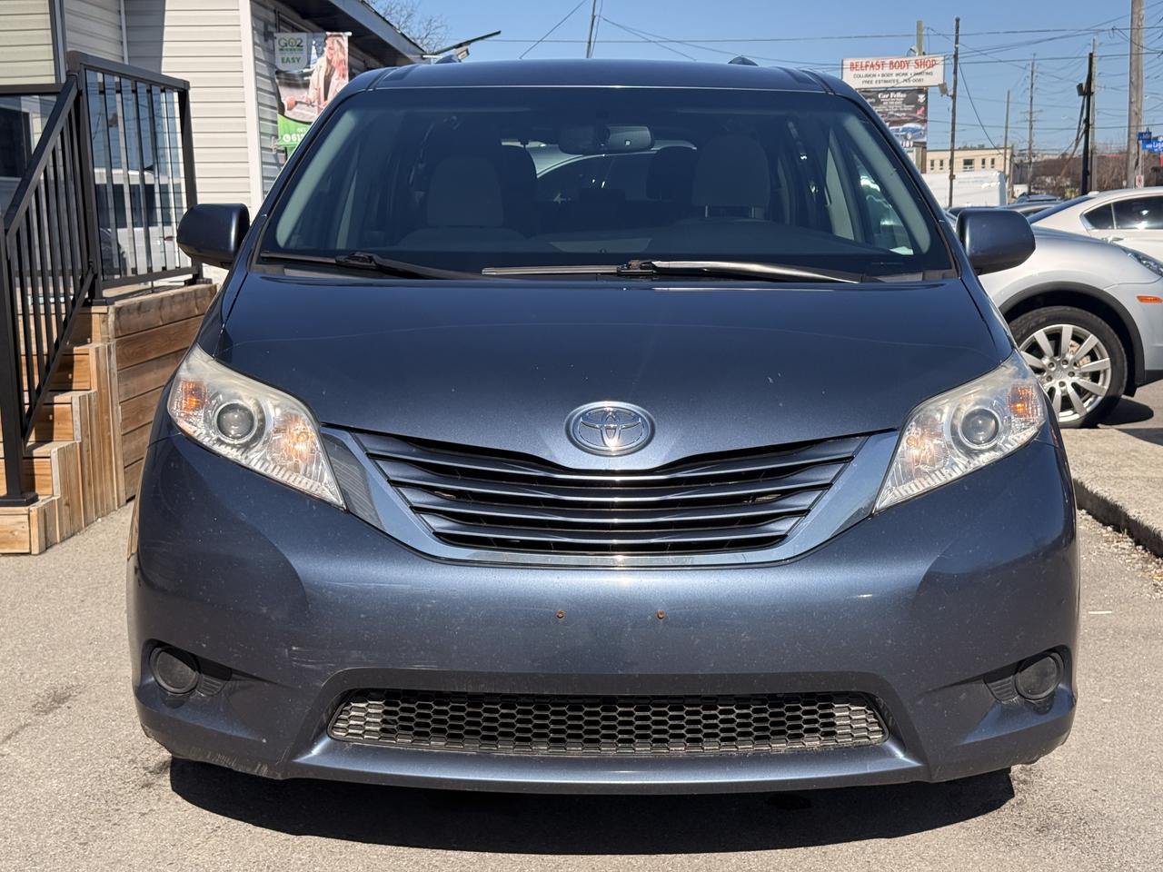 2017 Toyota Sienna LE  * 8 PASSENGER* Photo