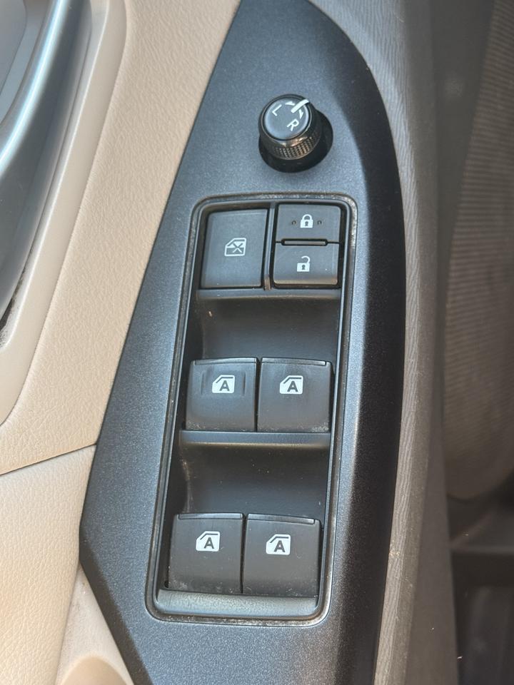 2017 Toyota Sienna LE  * 8 PASSENGER* Photo