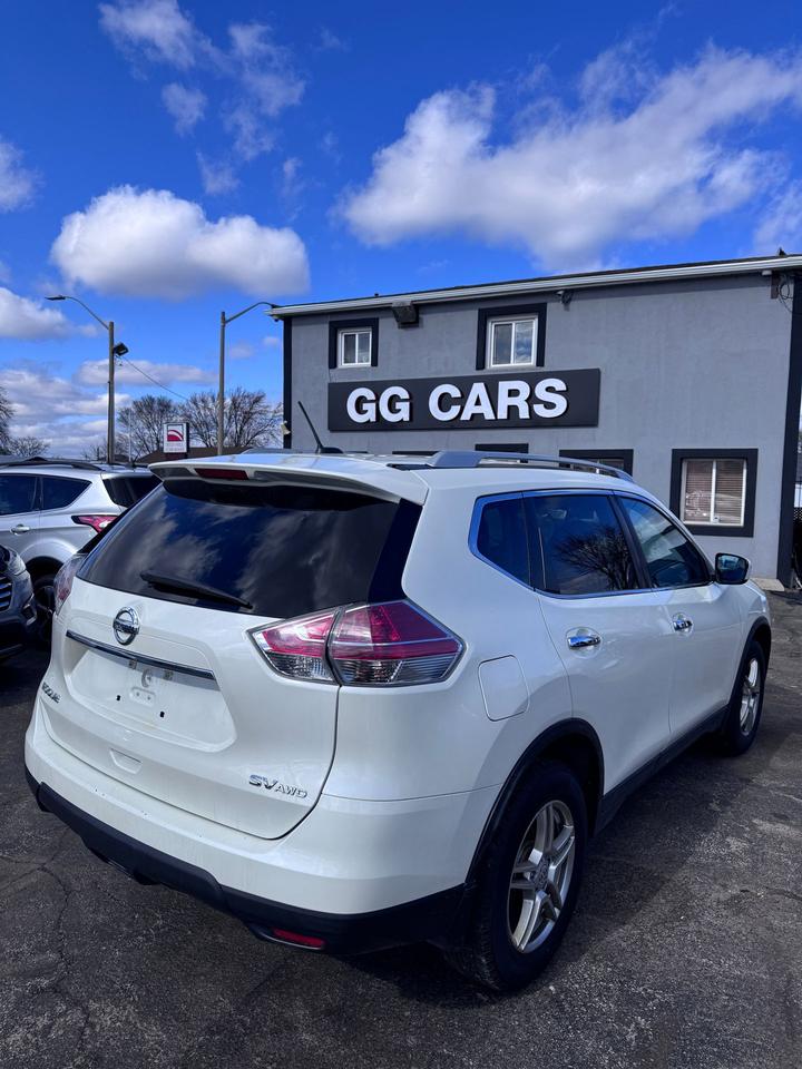 2016 Nissan Rogue SV Photo4