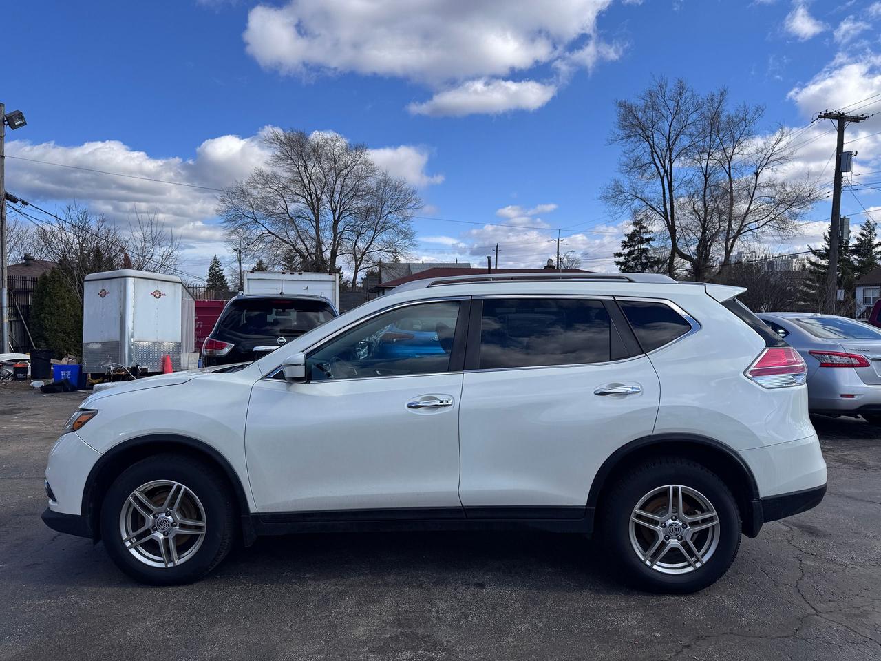 2016 Nissan Rogue SV Photo