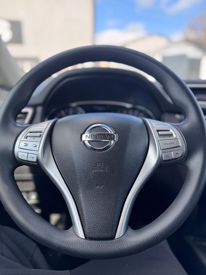 2016 Nissan Rogue SV Photo