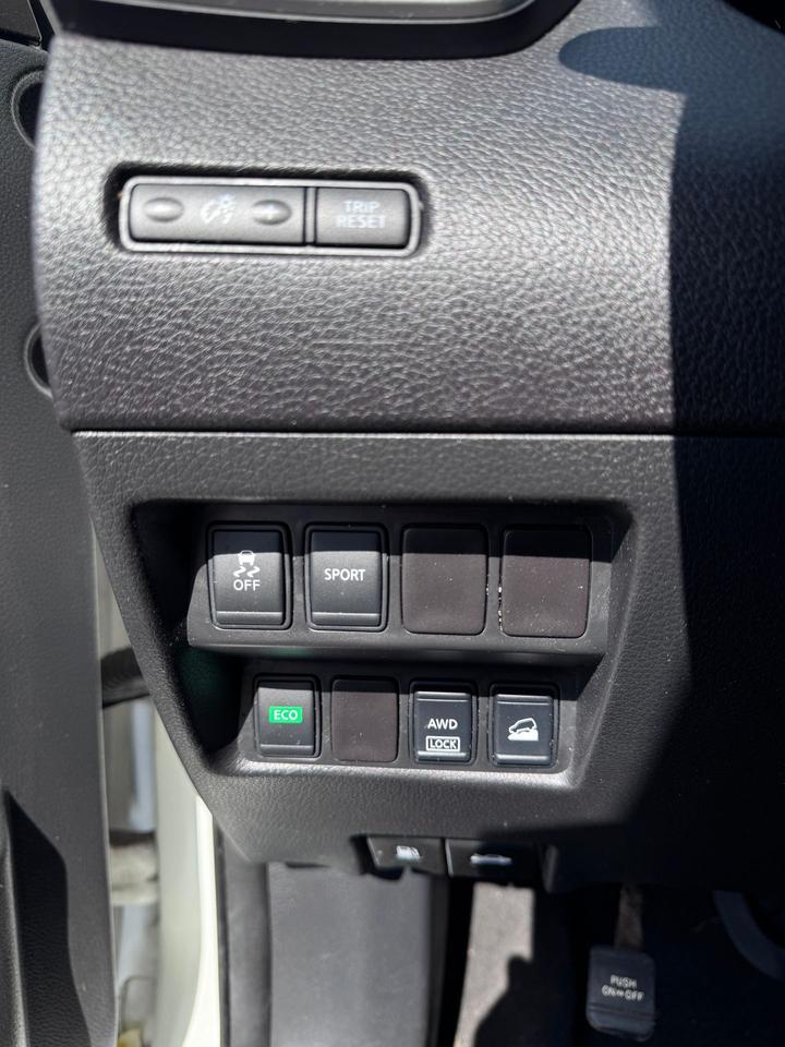 2016 Nissan Rogue SV Photo