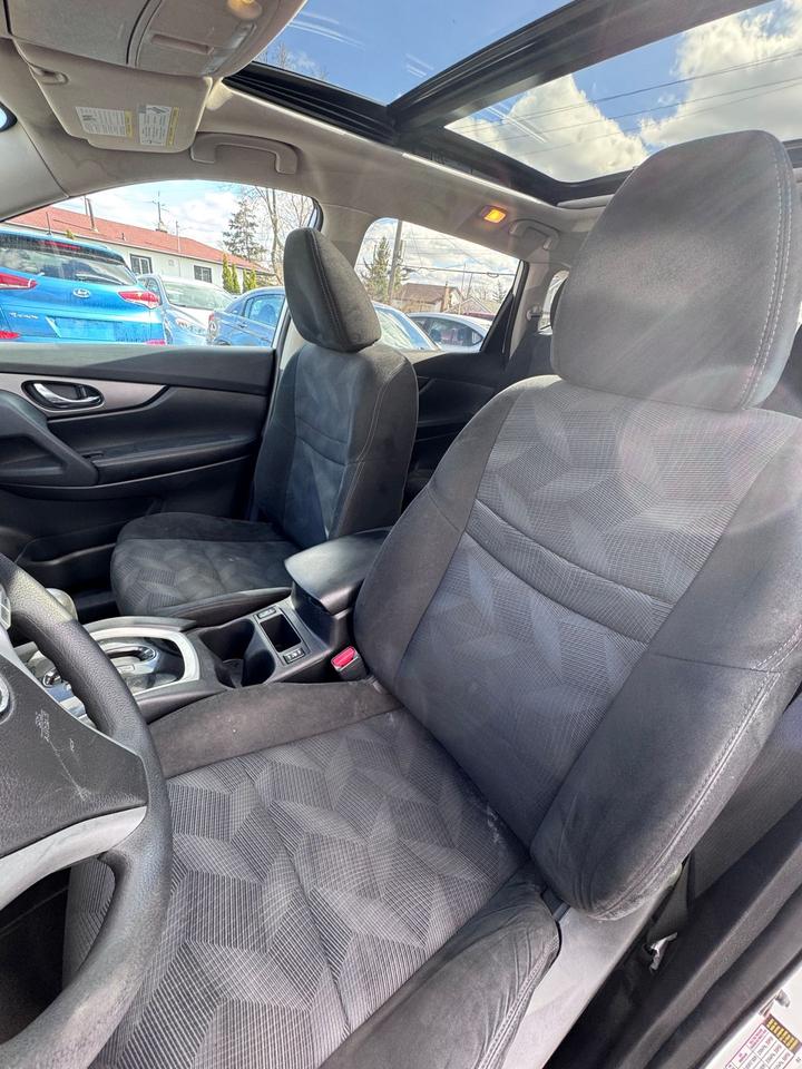 2016 Nissan Rogue SV Photo