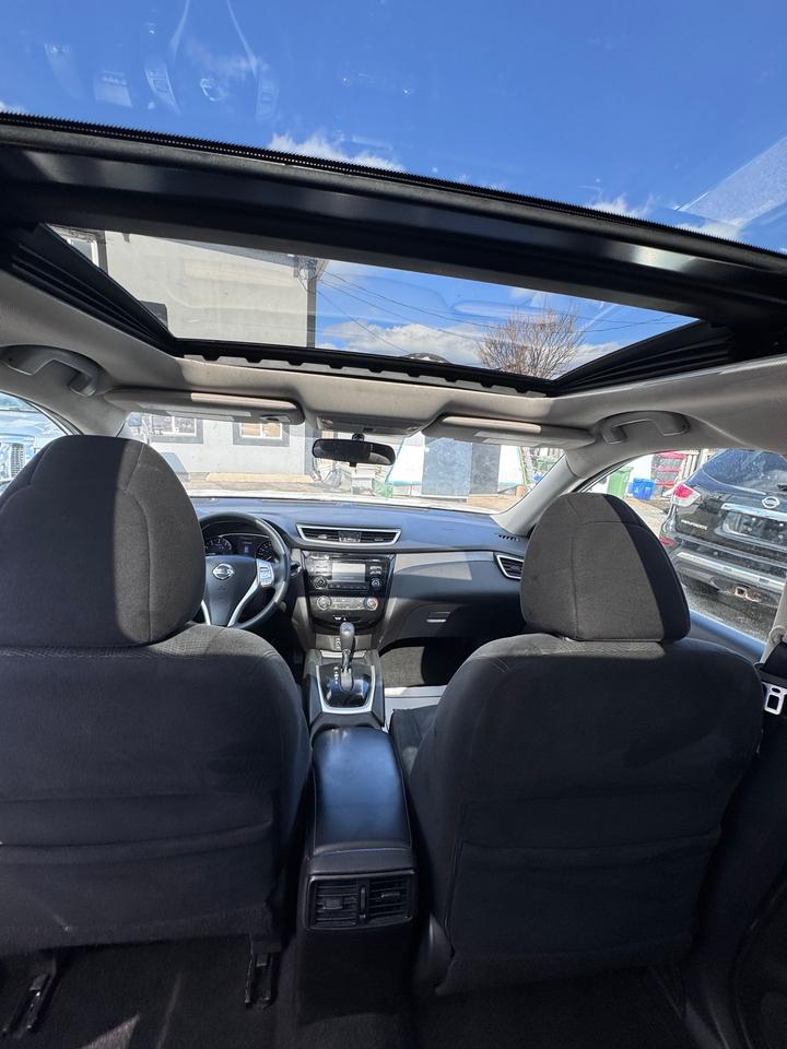 2016 Nissan Rogue SV Photo