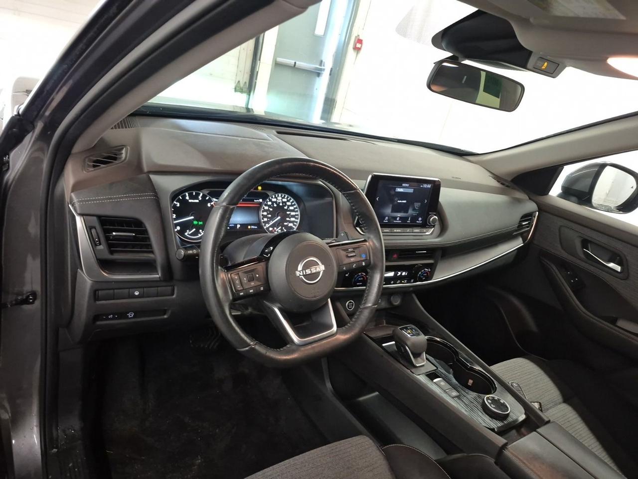 2023 Nissan Rogue SV Photo