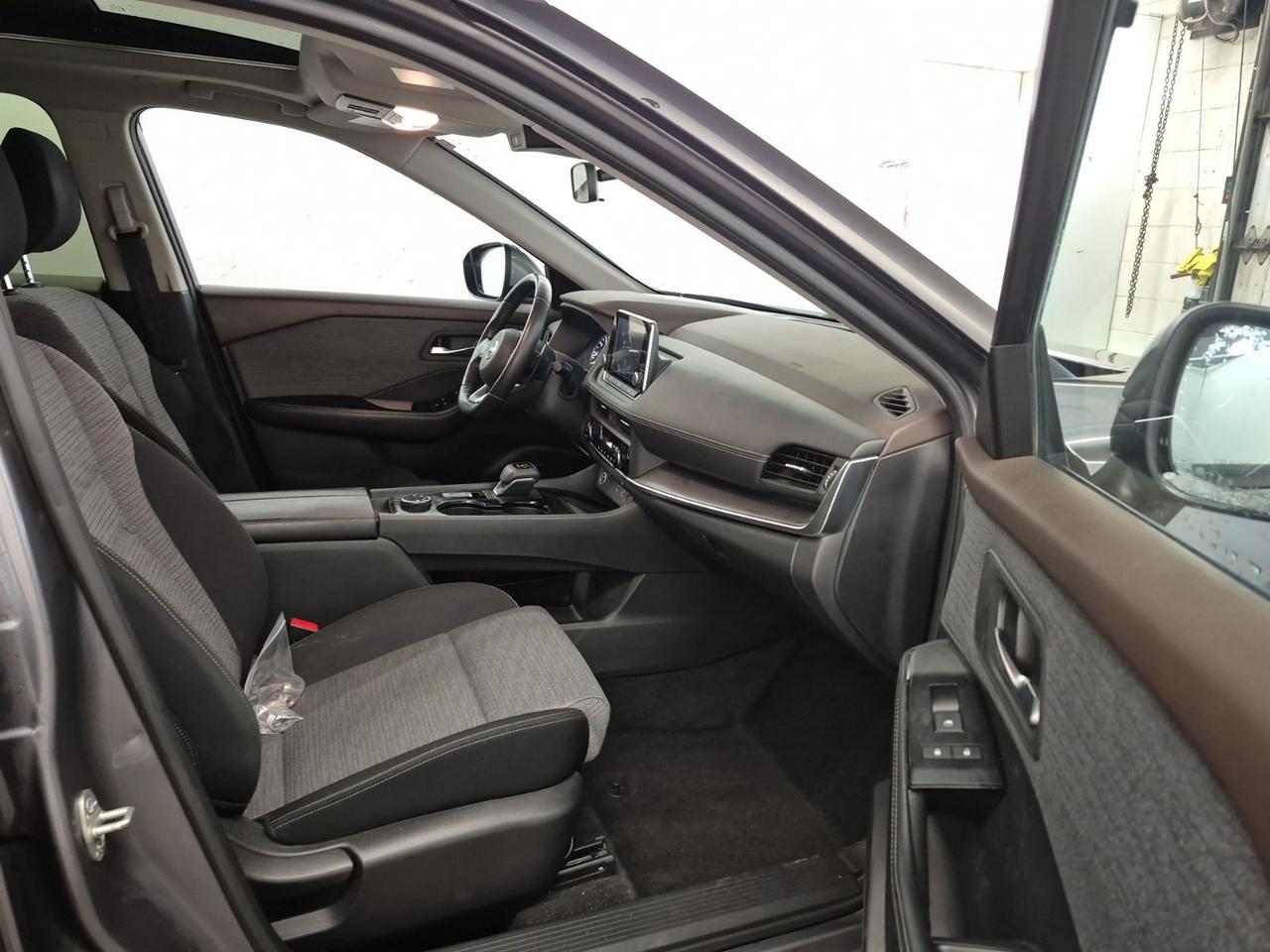 2023 Nissan Rogue SV Photo