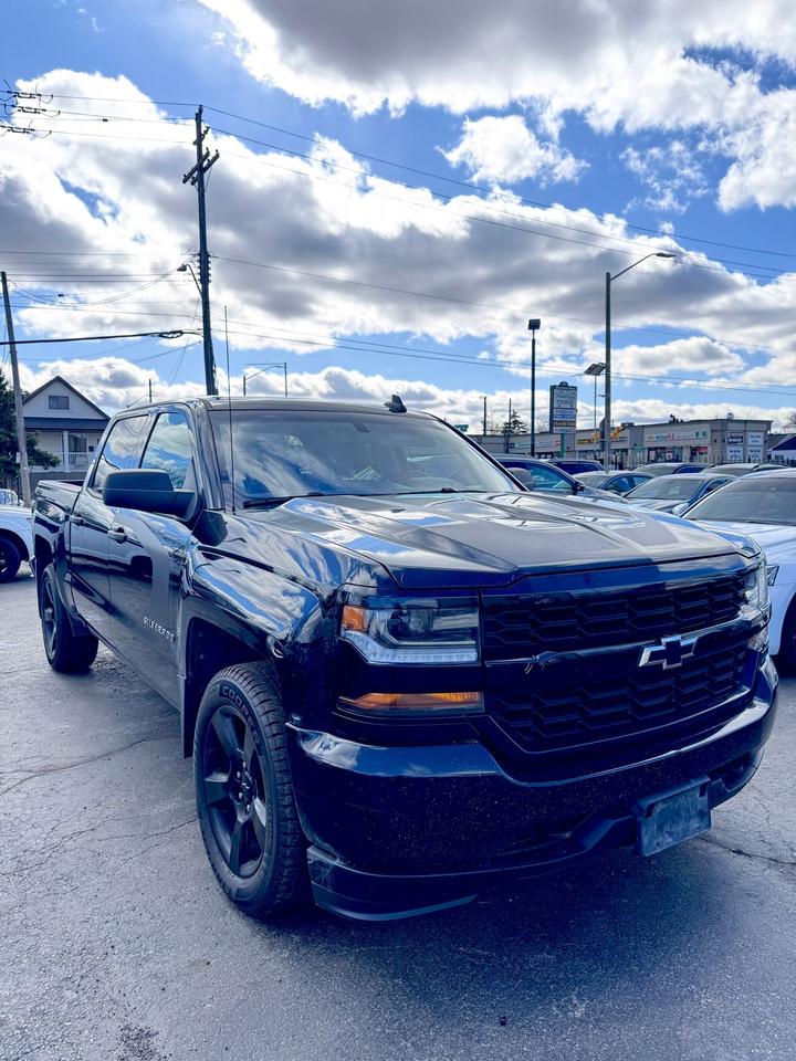 2018 Chevrolet Silverado 1500 4WD Crew Cab 143.5" Custom | CERTIFIED Photo2