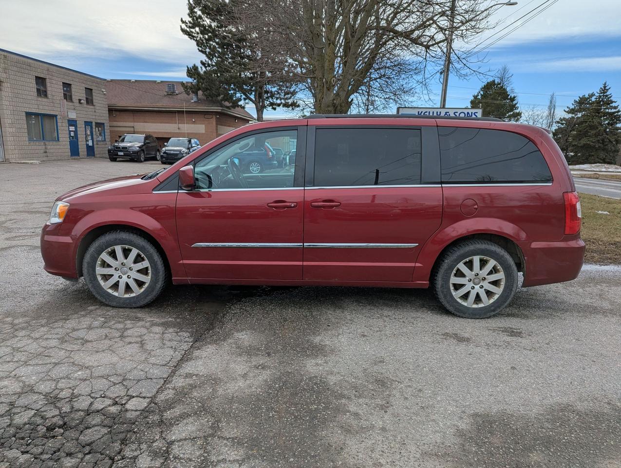 2013 Chrysler Town & Country "TOURING edition SPORT" certified+FREE 6M warranty Photo3