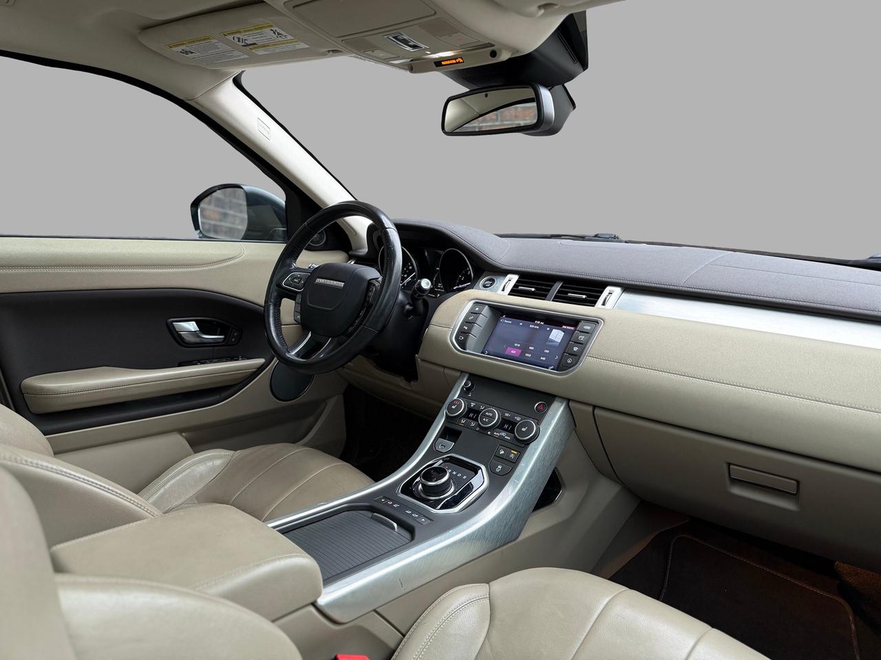 2017 Land Rover Range Rover Evoque SE 4WD Photo