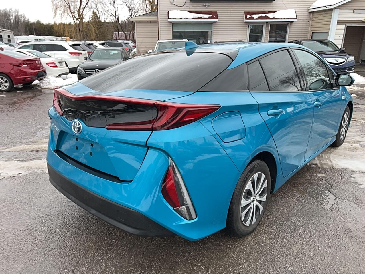 2020 Toyota Prius Prime Le Photo3