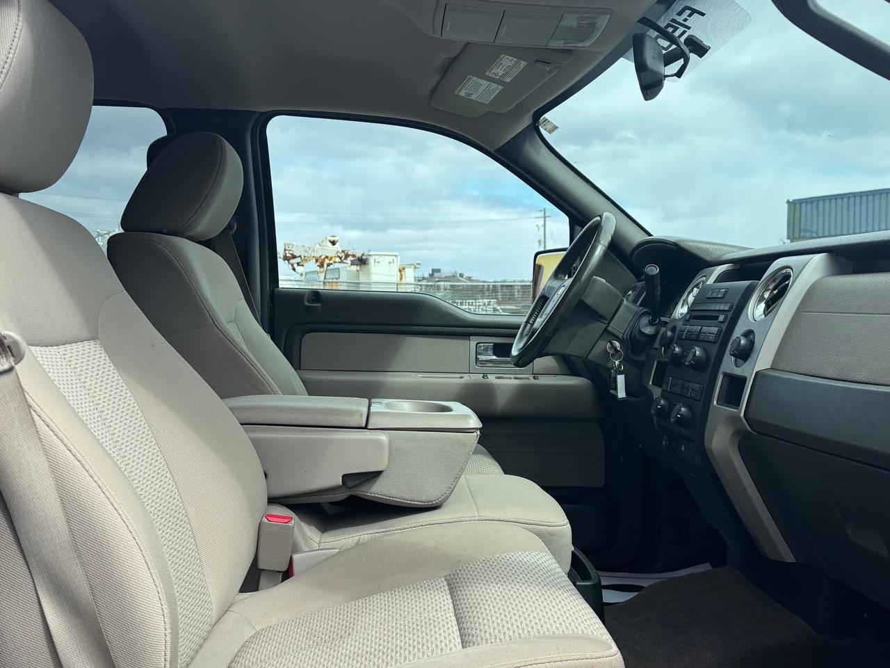 2009 Ford F-150 XLT **ONE OWNER**CLEAN CARFAX** Photo