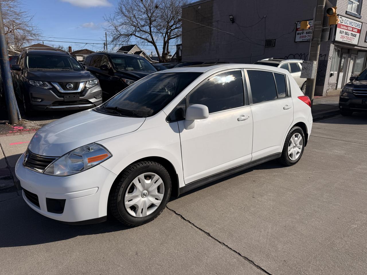 2012 Nissan Versa 5dr HB Auto 1.8 S Photo3