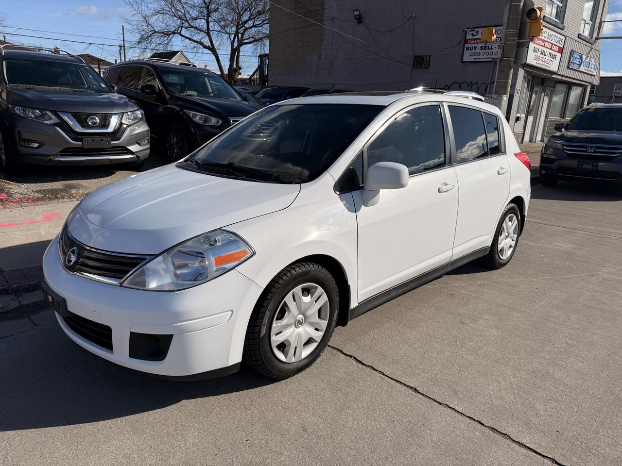 2012 Nissan Versa 5dr HB Auto 1.8 S Photo2