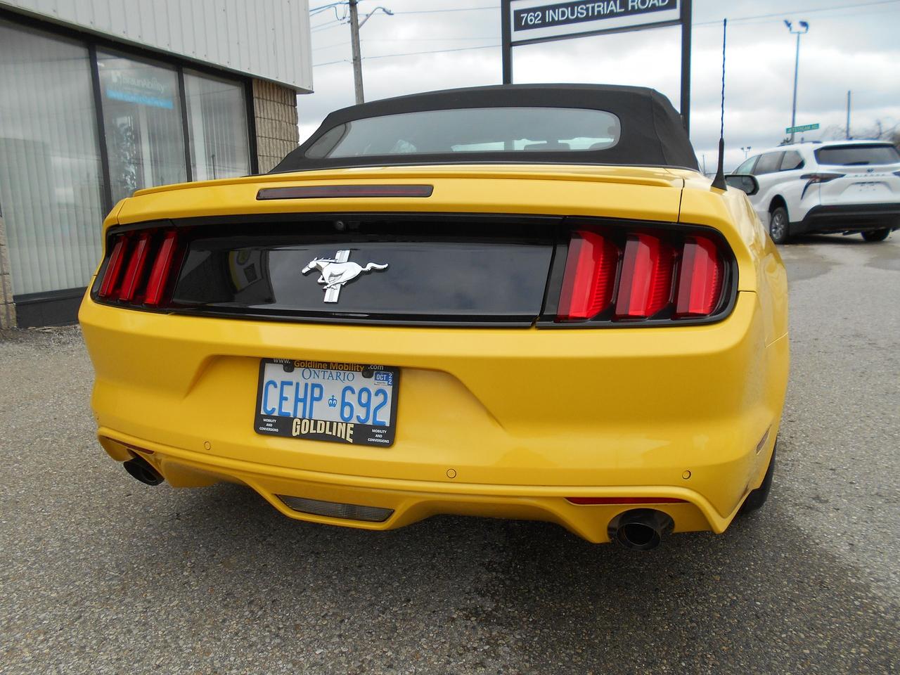 2017 Ford Mustang V6 CONVERTIBLE Photo3