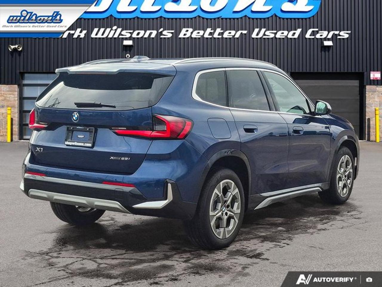 2023 BMW X1 xDrive28i | Pano Roof | Leather | Navi | Heated Seats + Steering | Power Liftgate | and More ! Photo