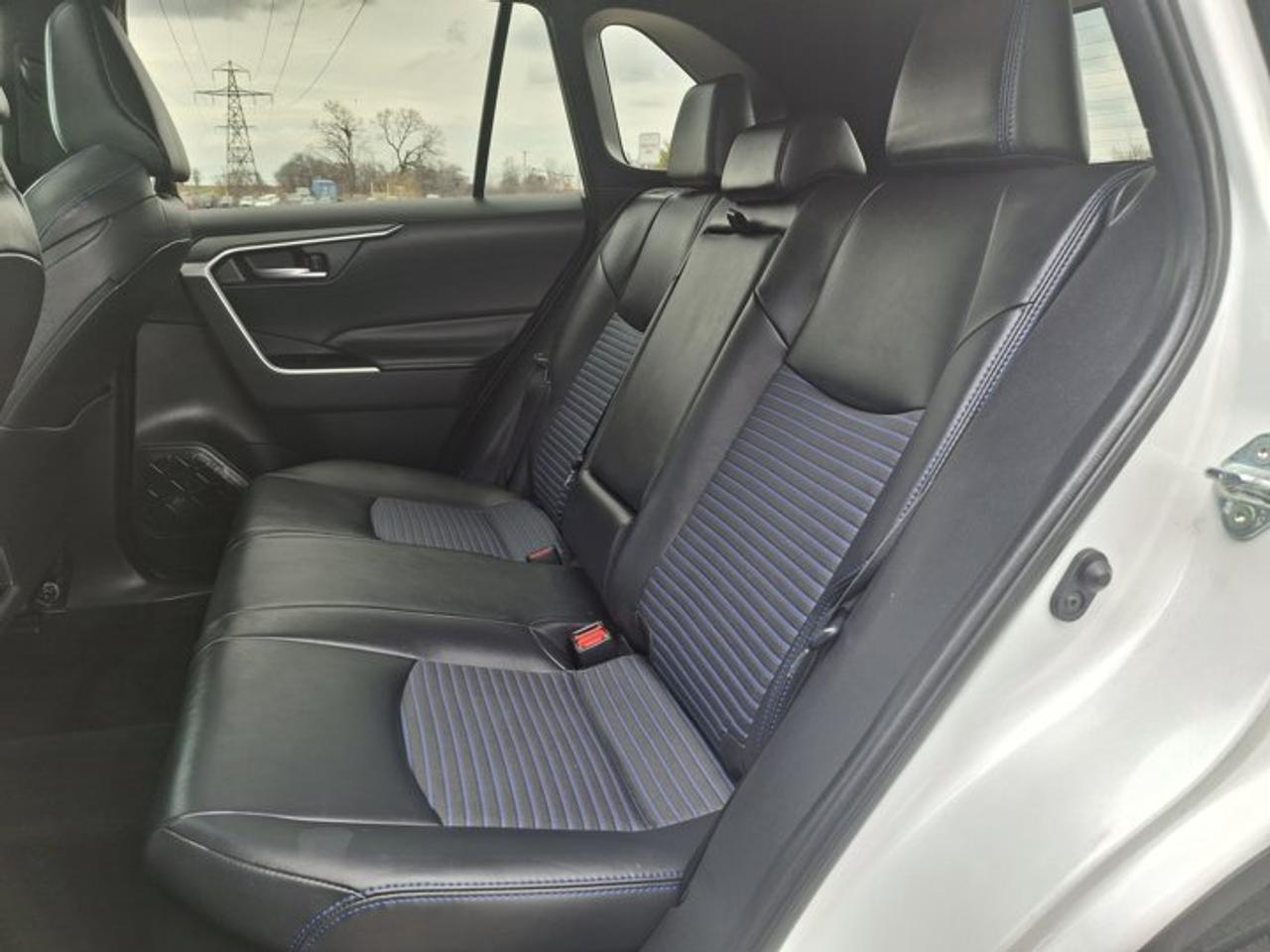 2019 Toyota RAV4 Hybrid XSE | Leatherette | Sunroof | Heated Wheel + Seats | Power Liftgate | Bluetooth | and More ! Photo