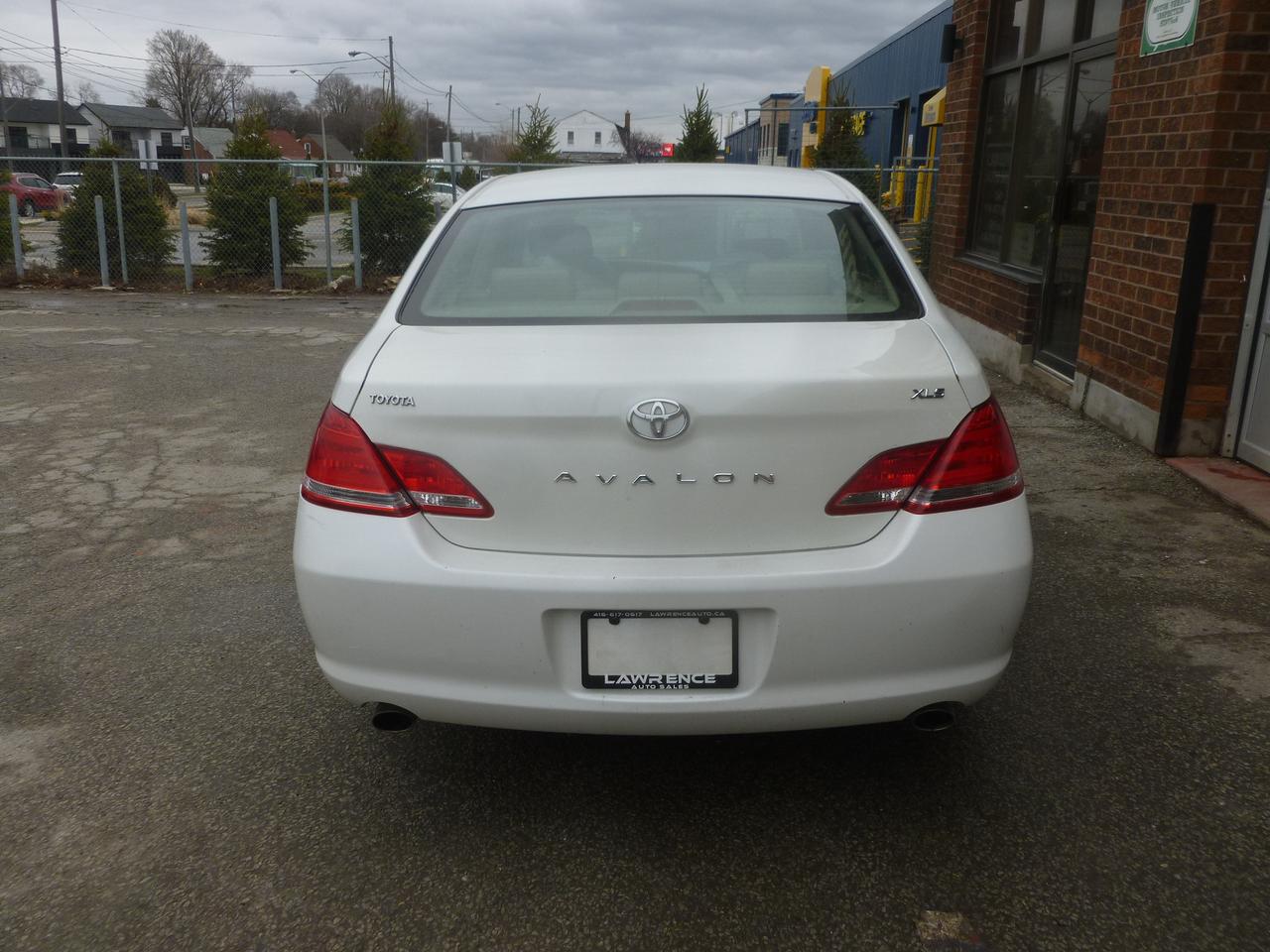 2006 Toyota Avalon XLS Photo3