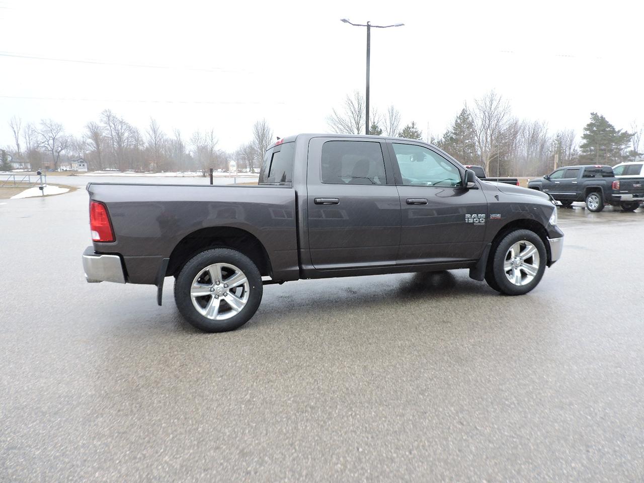 2019 RAM 1500 Classic SLT 5.7 Hemi 4X4 New Tires New Battery 139000KMS Photo4