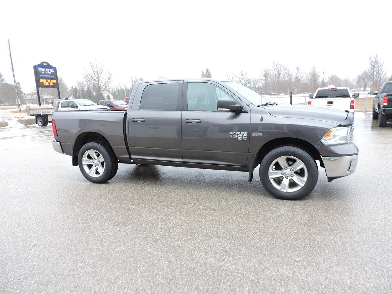 2019 RAM 1500 Classic SLT 5.7 Hemi 4X4 New Tires New Battery 139000KMS Photo2