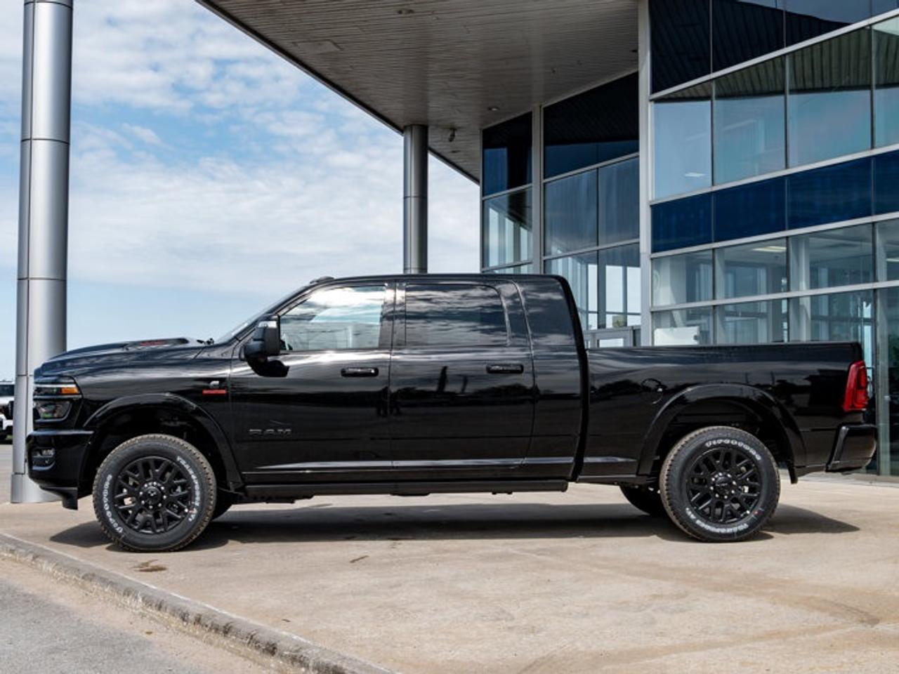 2026 RAM 3500 Limited Photo4