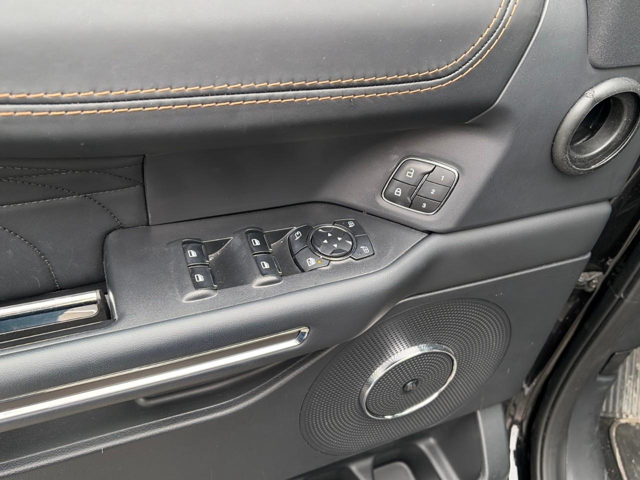 2023 Ford Expedition Platinum Max 4X4 Photo