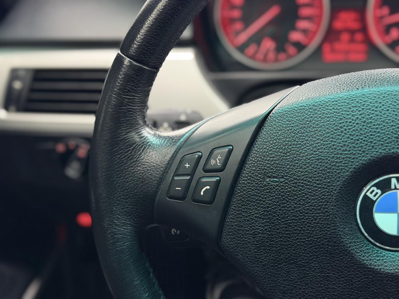 2011 BMW 323i SUNROOF|HEATED SEATS|DUAL CLIMATE|CLEAN CARFAX| Photo