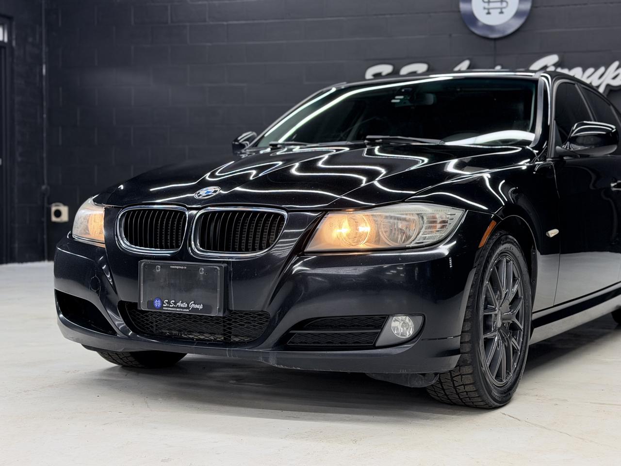 2011 BMW 323i SUNROOF|HEATED SEATS|DUAL CLIMATE|CLEAN CARFAX| Photo