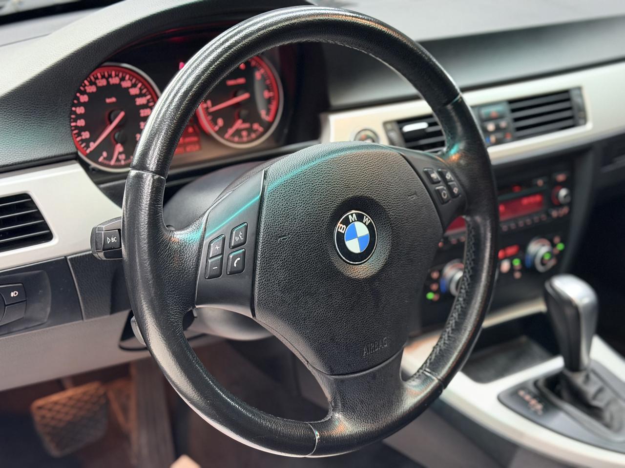 2011 BMW 323i SUNROOF|HEATED SEATS|DUAL CLIMATE|CLEAN CARFAX| Photo