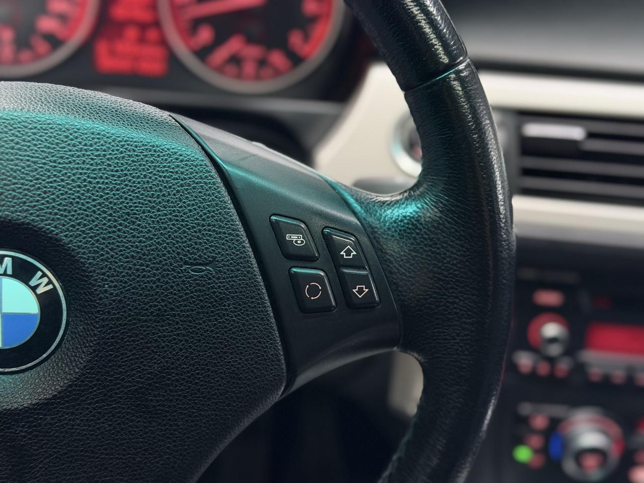 2011 BMW 323i SUNROOF|HEATED SEATS|DUAL CLIMATE|CLEAN CARFAX| Photo