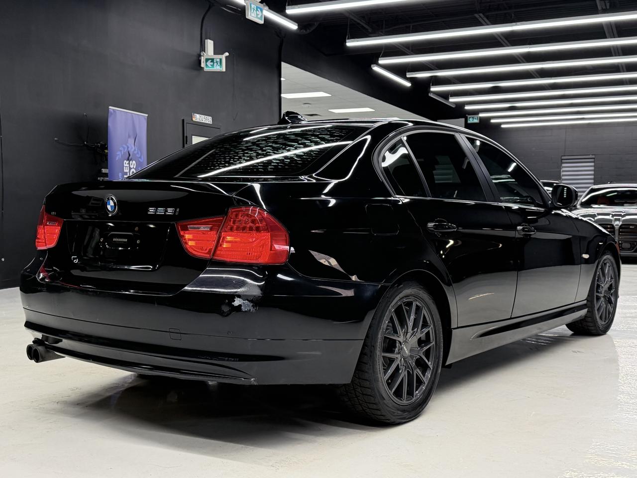 2011 BMW 323i SUNROOF|HEATED SEATS|DUAL CLIMATE|CLEAN CARFAX| Photo